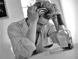 Депрессия и алкоголь быстро приводят к алкоголизму